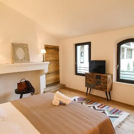 Bed and Breakfast La Maison D'aime - Demeure De Caractere Du Xiie Siecle