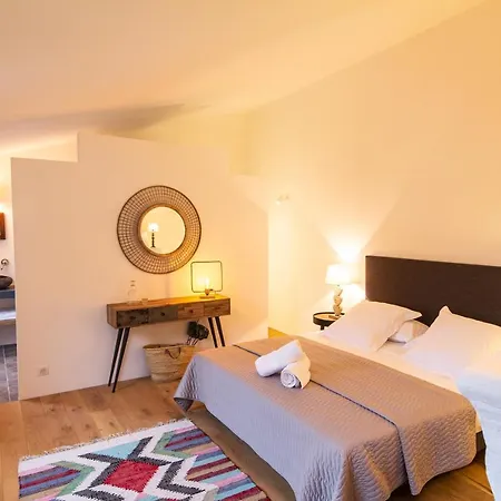 Bed & Breakfast La Maison D'aime - Demeure De Caractere Du Xiie Siecle 4*