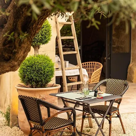 La Maison D'aime - Demeure De Caractere Du Xiie Siecle Bed & Breakfast 4*