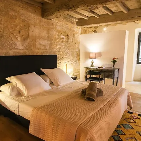 Bed & Breakfast La Maison D'aime - Demeure De Caractere Du Xiie Siecle Saint-Quentin-la-Poterie