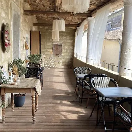 فندق مبيت وإفطار La Maison D'aime - Demeure De Caractere Du Xiie Siecle سان كوينتين-لا-بوتيريه