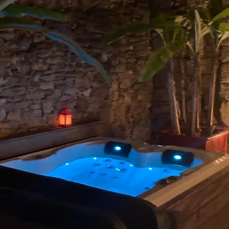 فندق مبيت وإفطار La Maison D'aime - Demeure De Caractere Du Xiie Siecle 4*