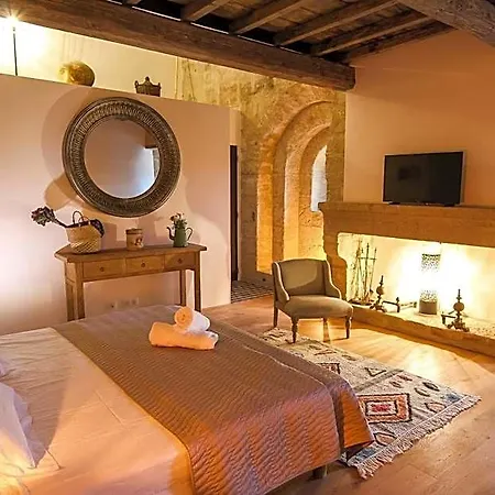 La Maison D'aime - Demeure De Caractere Du Xiie Siecle B&B