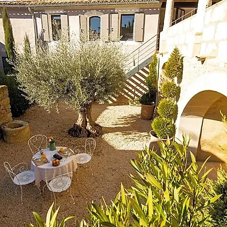 B&B La Maison D'aime - Demeure De Caractere Du Xiie Siecle 4*
