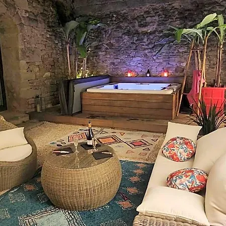 فندق مبيت وإفطار La Maison D'aime - Demeure De Caractere Du Xiie Siecle سان كوينتين-لا-بوتيريه