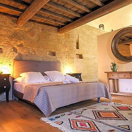 La Maison D'aime - Demeure De Caractere Du Xiie Siecle 4* سان كوينتين-لا-بوتيريه
